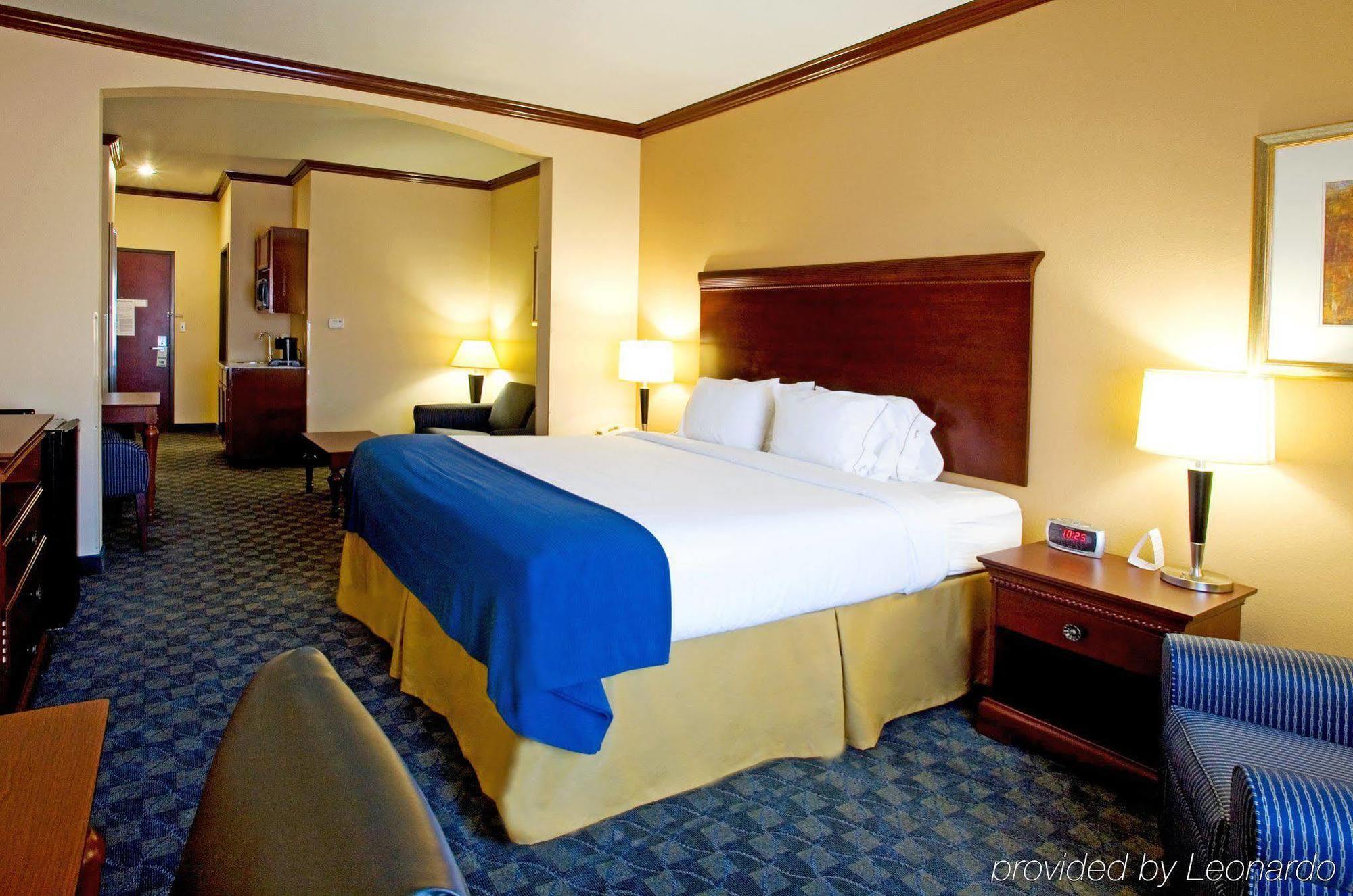Holiday Inn Express Hotel And Suites Falfurrias Rom bilde