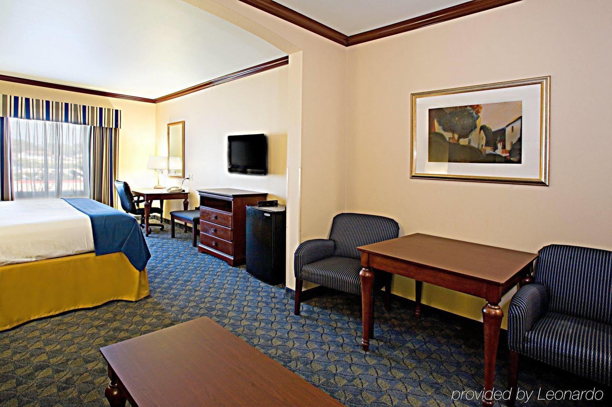 Holiday Inn Express Hotel And Suites Falfurrias Rom bilde