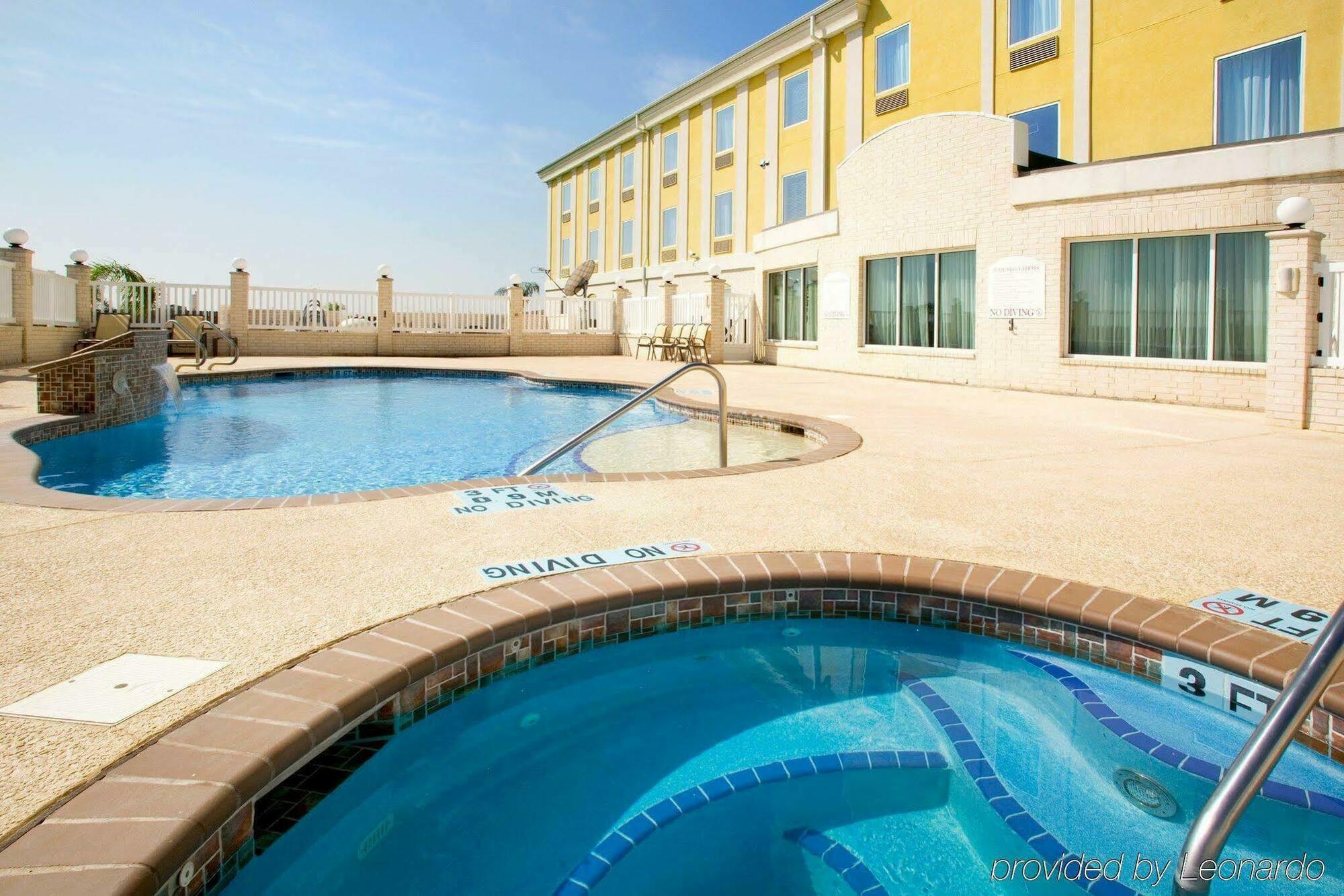 Holiday Inn Express Hotel And Suites Falfurrias Eksteriør bilde